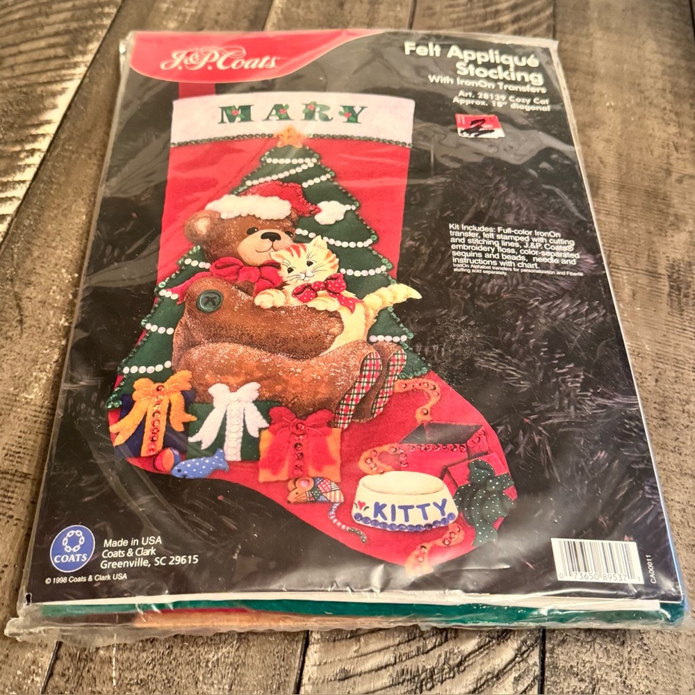 J.&P. Coats Christmas Felt Applique Stocking Kit 28139 Cozy‎ Cat Teddy Bear New